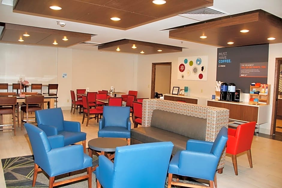 Holiday Inn Express & Suites Douglas By IHG