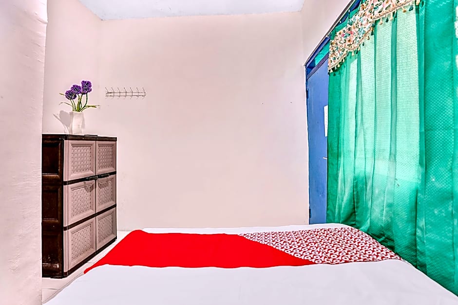 OYO Life 90523 Homestay Jenggolo