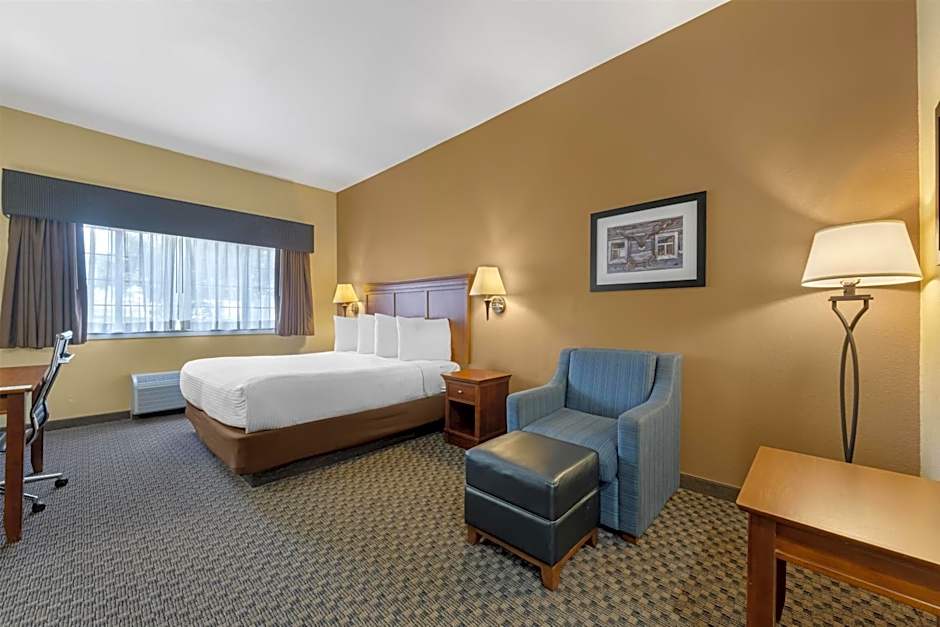 Best Western Plus Shamrock Inn & Suites