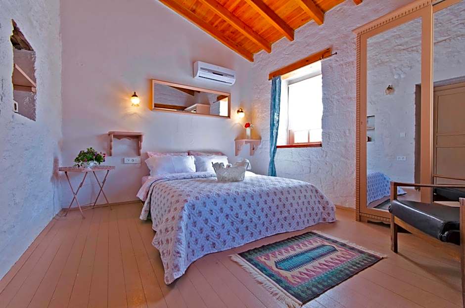 Lilyum Alaçatı - Taş Ev