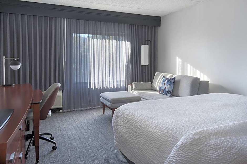 Courtyard by Marriott Norwalk