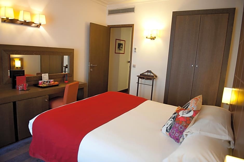 Westside Arc De Triomphe Hotel