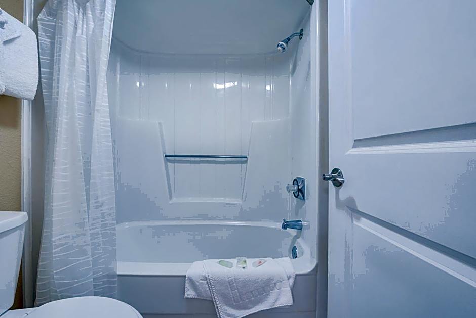 Direct oceanfront, separate bedroom condo, 9th floor, unbelievable views!