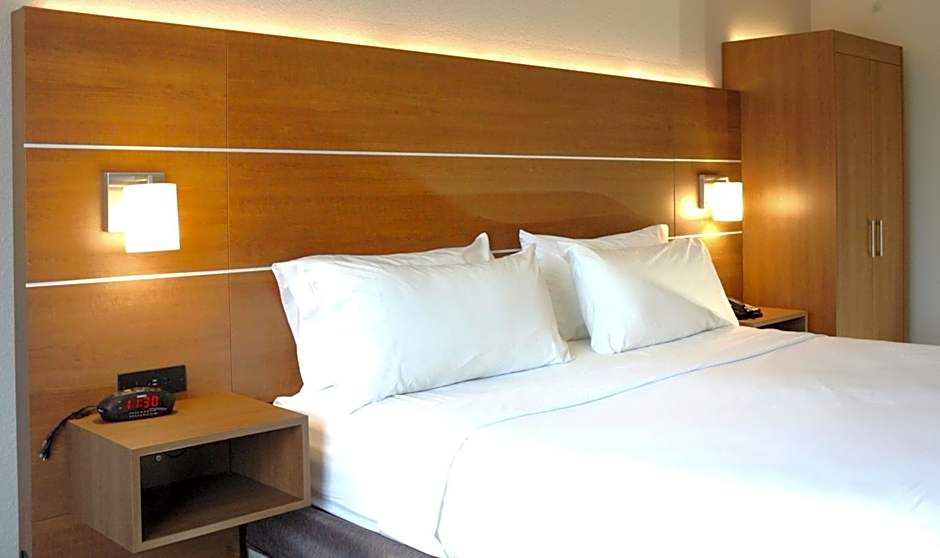 Holiday Inn Express Hotel & Suites Goshen By IHG
