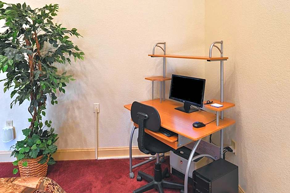 Star City Inn & Suites