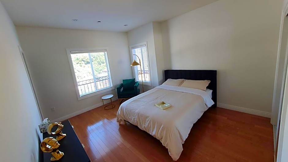 3 Bedroom Hollywood Gem