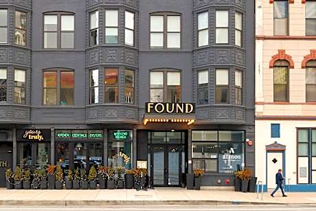 Found Chicago powered by Sonder