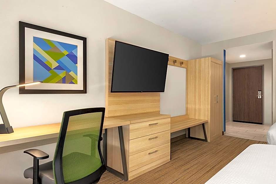 Holiday Inn Express and Suites Staunton By IHG