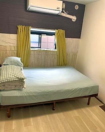 Private Room with Shared Bathroom (2 Queen Beds)