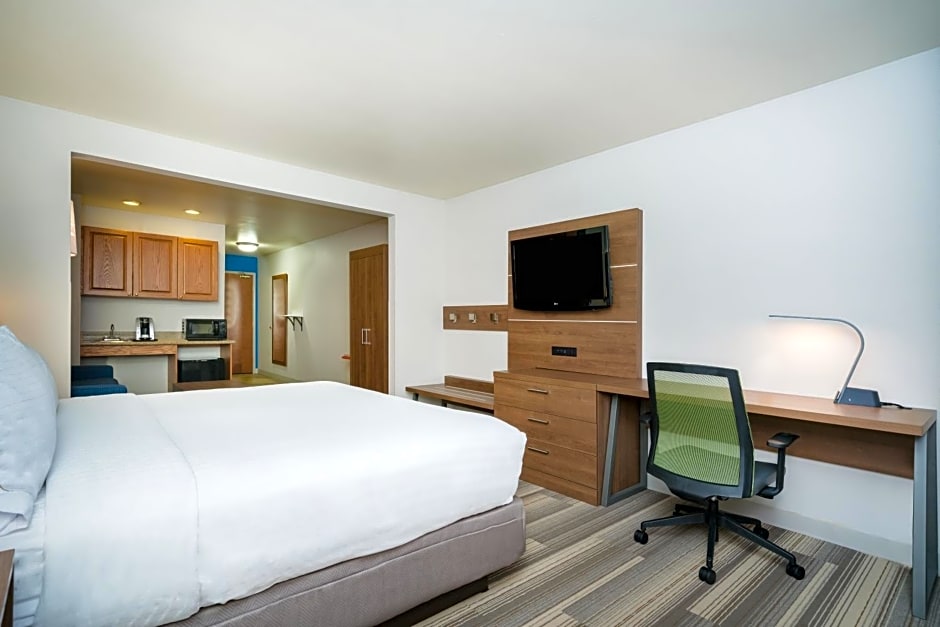 Holiday Inn Express & Suites Rocky Mount Smith Mountain Lake