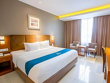 Silver Deluxe Room with King Bed