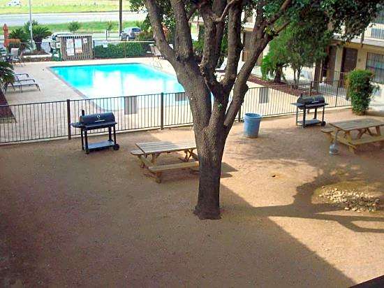Deluxe Inn San Antonio Near Lackland AFB