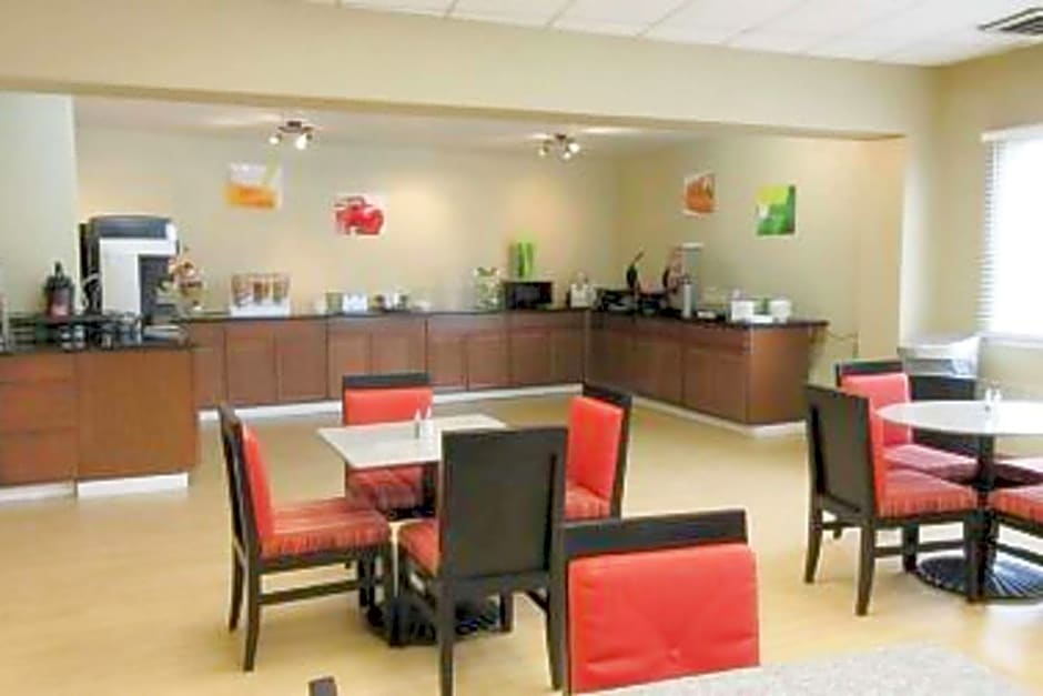 Quality Inn & Suites Airport