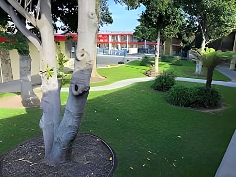 The Garden Inn Oakland Airport