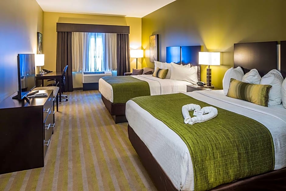Photo 1 of 11 of 2 Queen Beds, Mobility Accessible, Bathtub