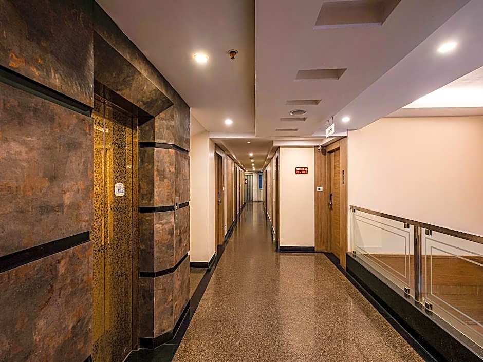 Hotel Tamizh Park