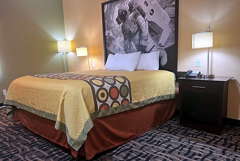 Super 8 by Wyndham Pasadena