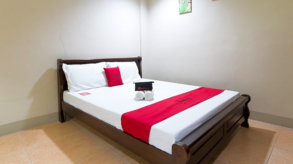 RedDoorz @ Teofila Lodge