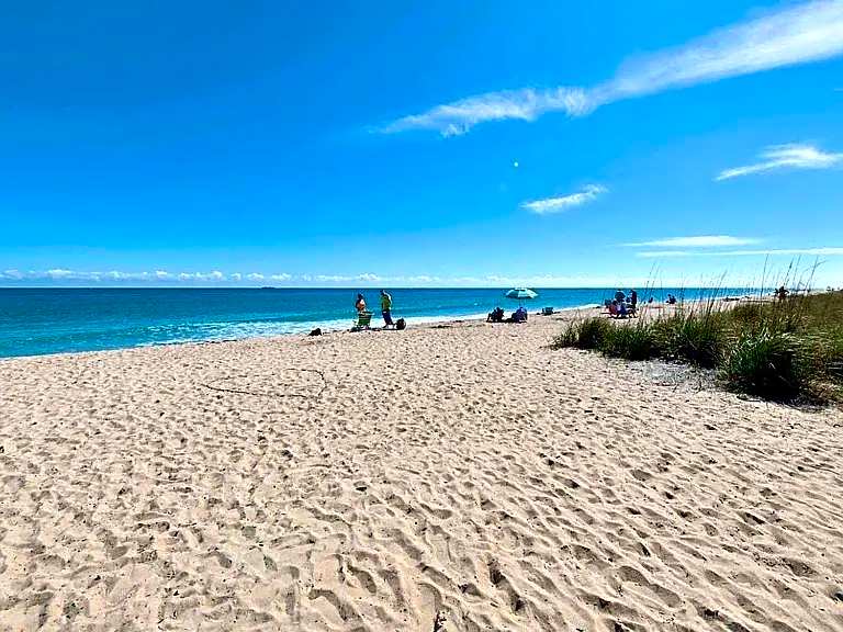 Renovated studio in the heart of Palm Beach - free parking, security box