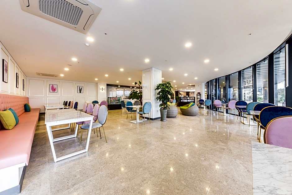 GLADSHEIM HOTEL