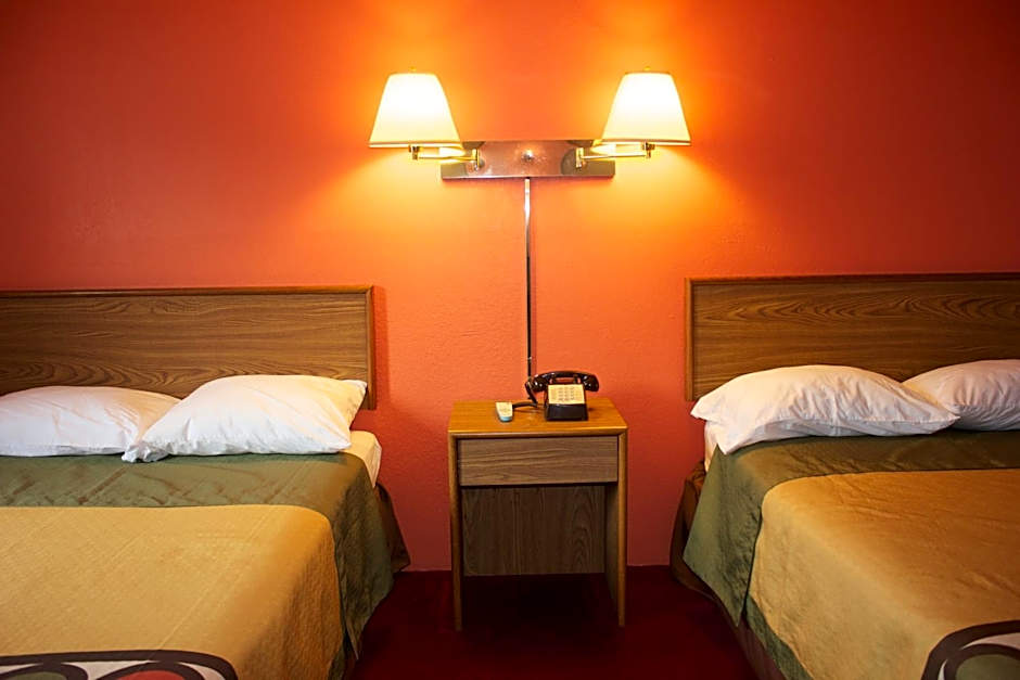 Motel 6-Saukville, WI
