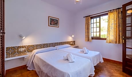 APARTMENT TWO BEDROOMS WITH BALCONY OR TERRACE