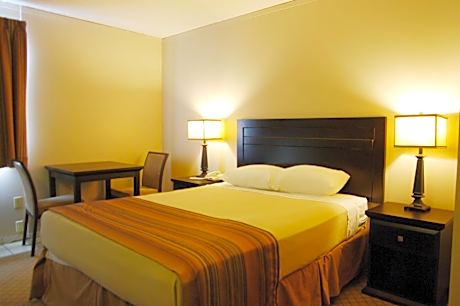 Queen Room - Non-Smoking