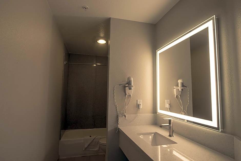 Days Inn by Wyndham Carlsbad