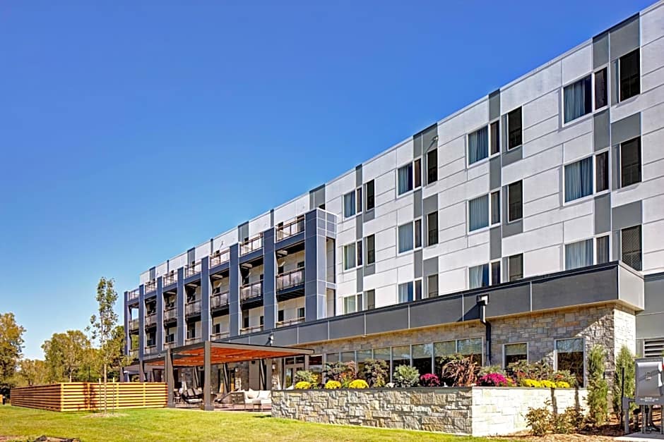 Courtyard by Marriott Appleton Riverfront