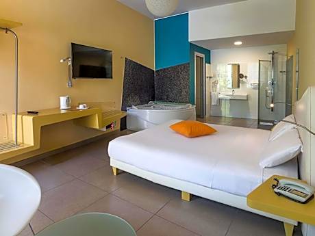 Superior Room with One King Bed, Spa Bath and View