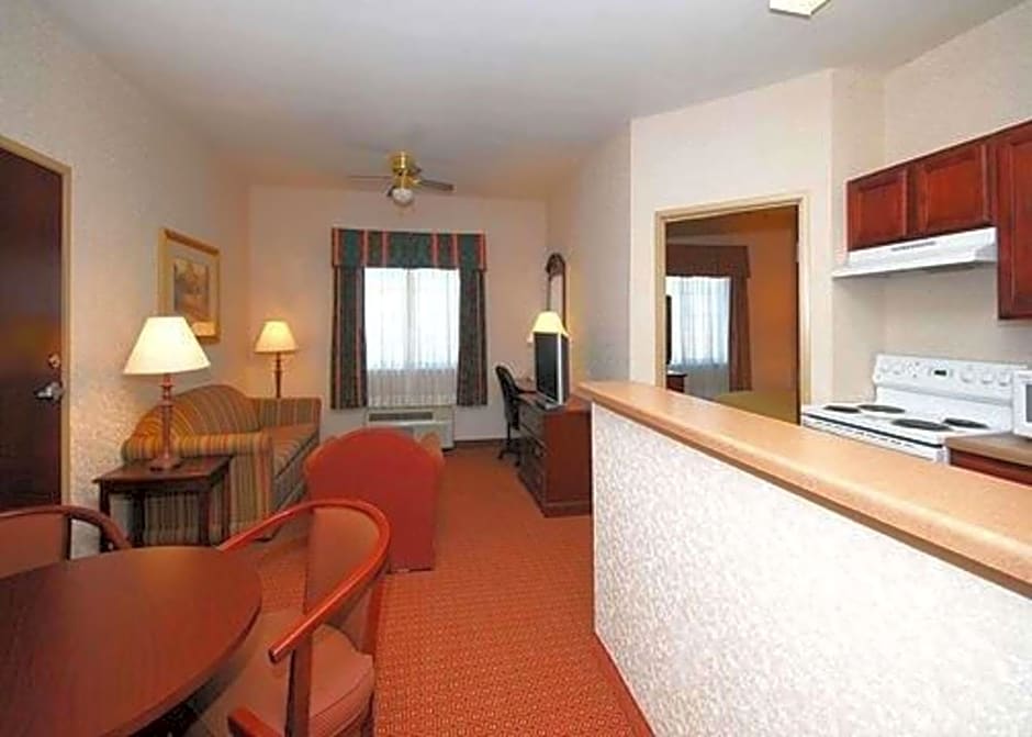 Quality Inn & Suites Near University