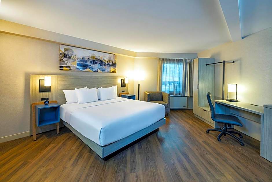 Superior 1 King Bed — 11 fotoğraftan 1. fotoğraf