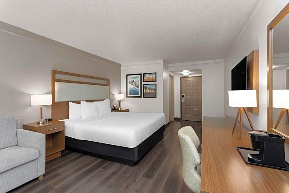 La Quinta Inn & Suites by Wyndham Fort Lauderdale Cypress Creek