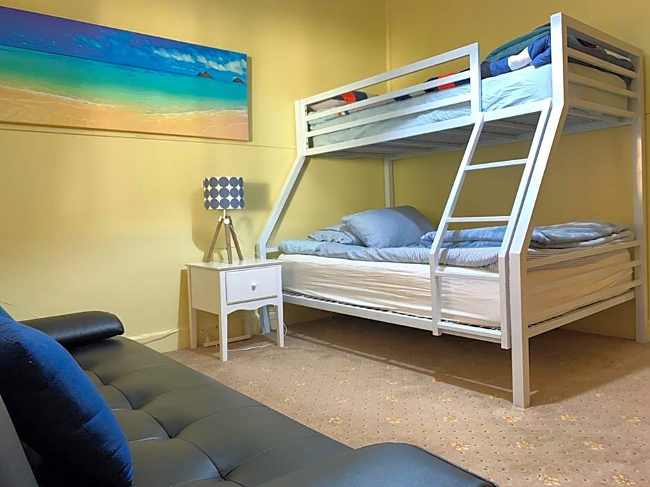 Nautique Beach House - Rustic and Charming, Walk 2 Beach & Shops