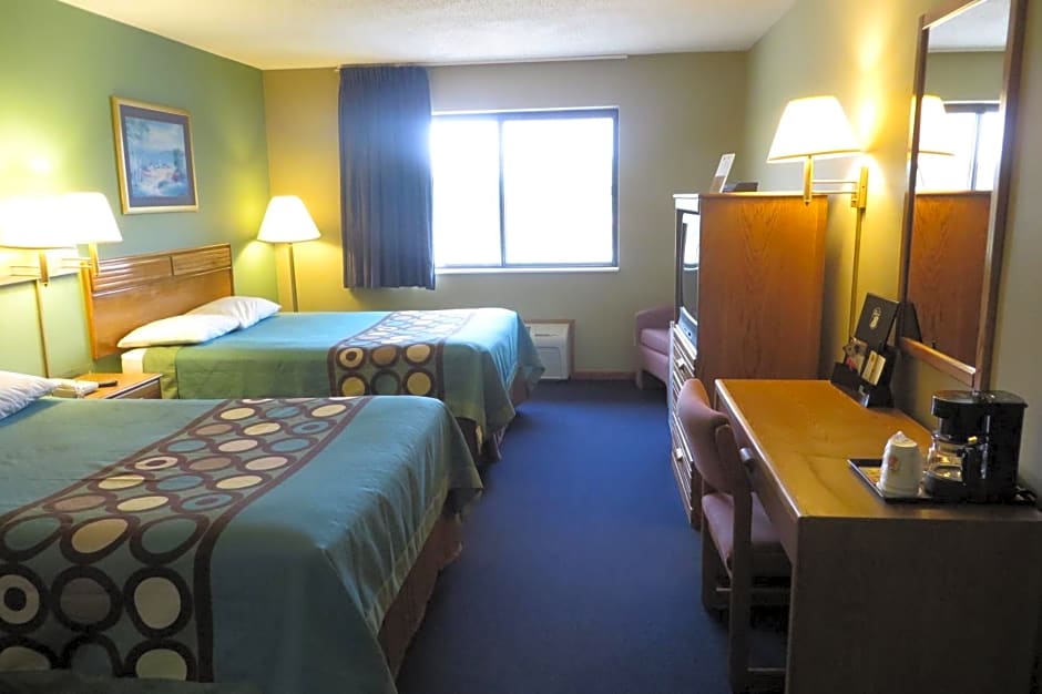 Super 8 by Wyndham Macomb