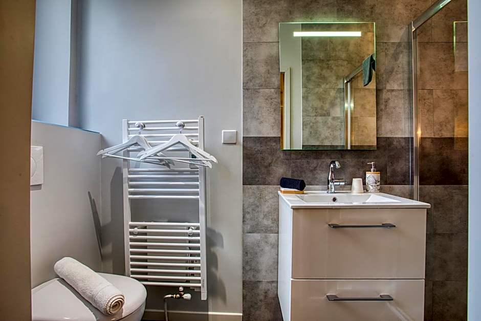 O'Myosotis - 400m Centre Historique - Parking Gratuit - Piscine et Jardin