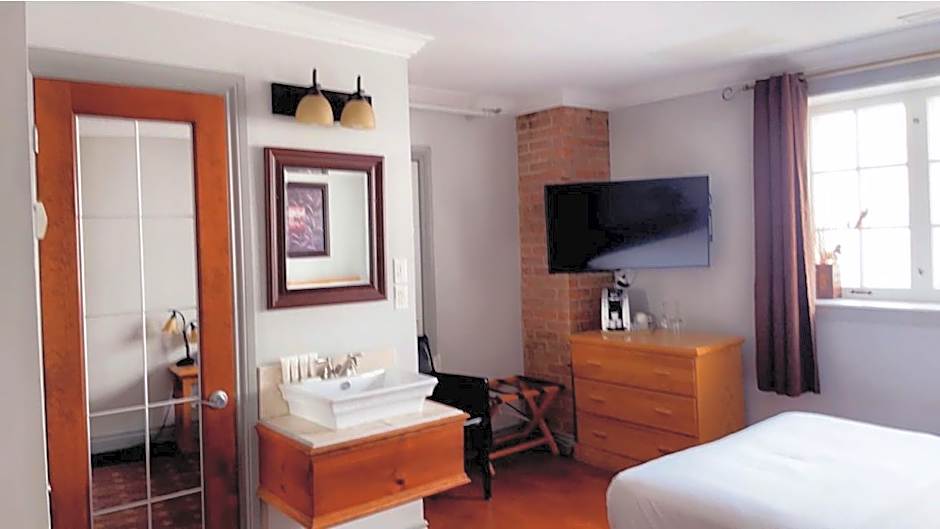 Hotel Louisbourg