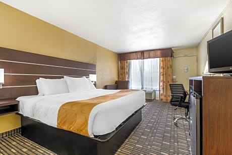 1 King Bed, Nonsmoking