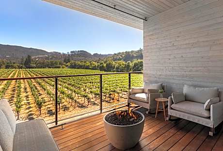 King Room with Accessible Shower, Terrace and Vineyard View