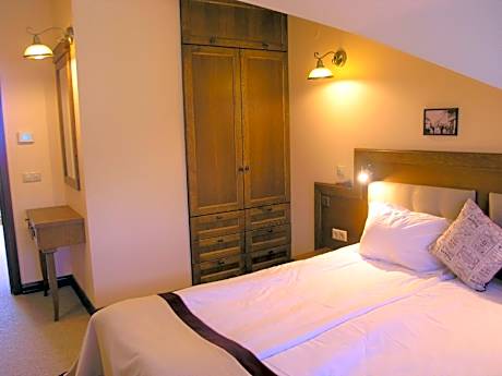 One-Bedroom Maisonette (4 adults + 2 Adults or 2 Children)