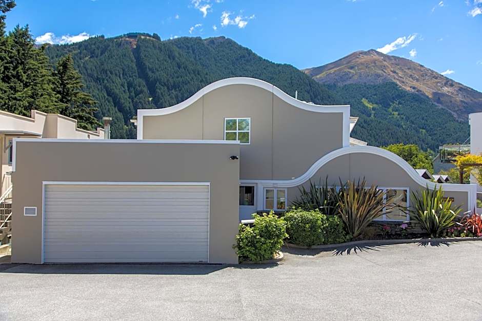 The Central Hotel Queenstown, A Naumi Chapter