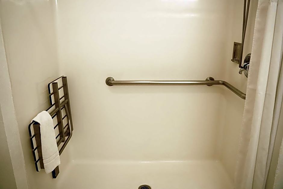 Harbor Inn & Suites