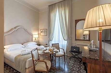 Double or Twin Room with Partial Sea View