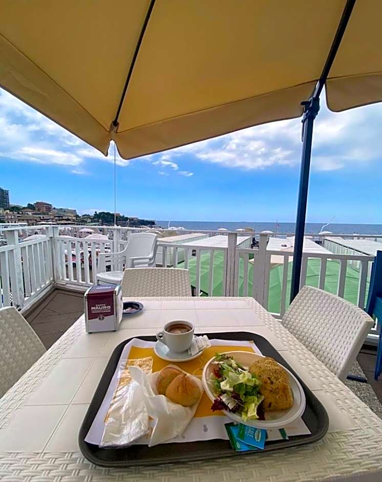 FELLINI SUITES Lungomare near the sea