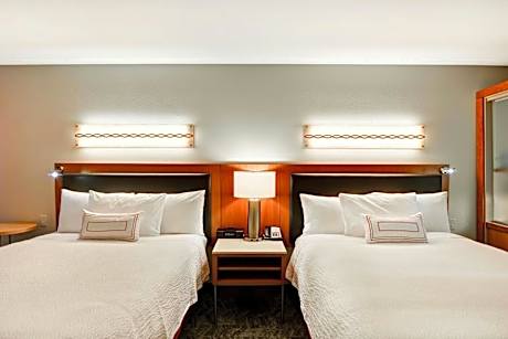 Queen Suite with Two Queen Beds and Trundle Sofa - Hearing Accessible