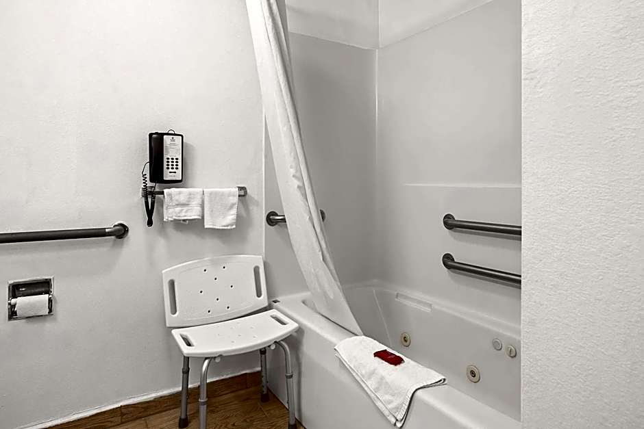 SureStay Plus Hotel by Best Western Bettendorf