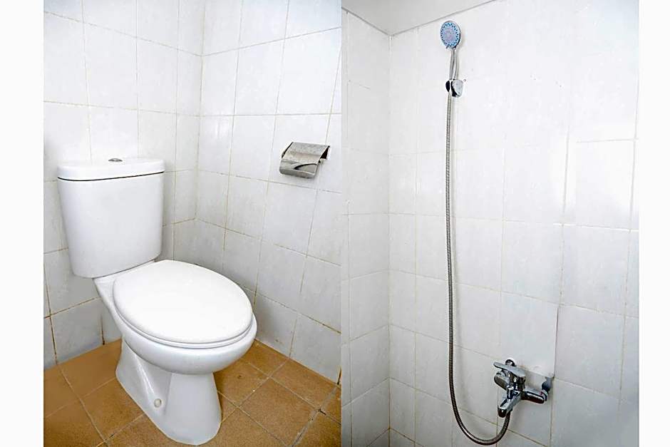 RedDoorz near Stasiun Tawang Semarang