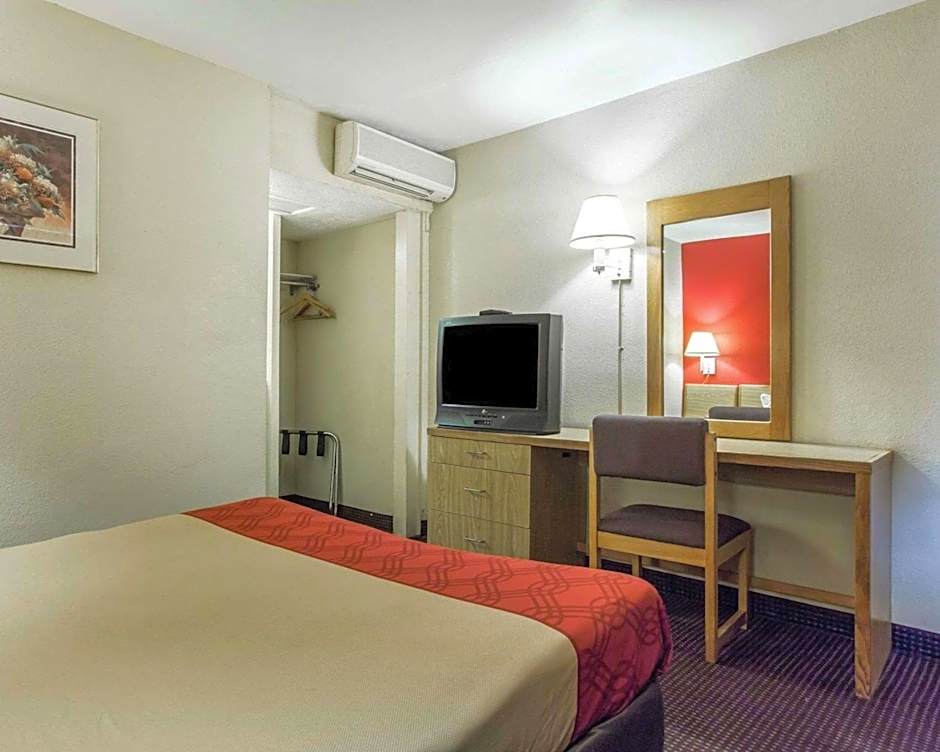 Econo Lodge Atlanta College Park