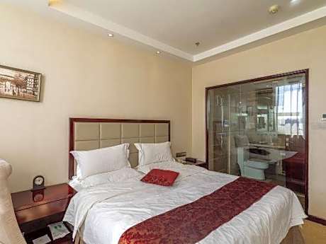 Glam Lake Hotel