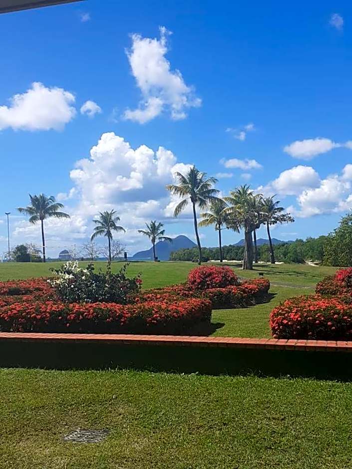 Au beau village studio rez de jardin